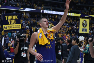 PTSD了？当值德国籍VAR裁判提醒主裁河南队后卫用手阻挡射门（又触发PTSD？德国籍VAR提示主裁：河南后卫手球封堵射门）