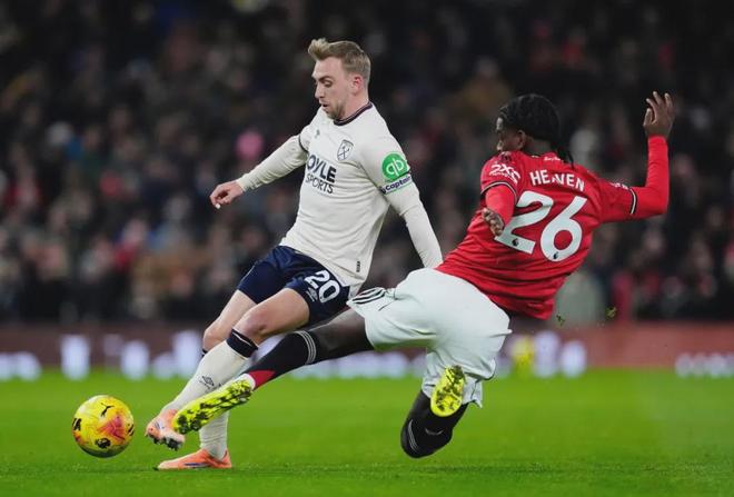 海港在亚冠已跨赛季10场不胜，上次赢球是整整一年前（海港亚冠已连续10场未胜，距上次赢球整整一年）