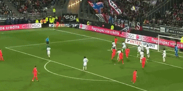 足球报：浙江队花4亿是谣言；韦世豪、李磊先后来做康复（足球报：浙江队花4亿属谣传，韦世豪、李磊相继进行康复）