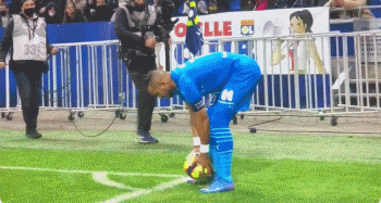 K77成为历史首位为法国俱乐部在两项国际赛事决赛破门的球员（K77改写纪录：首位代表法国俱乐部在两项国际赛事决赛破门的球员）