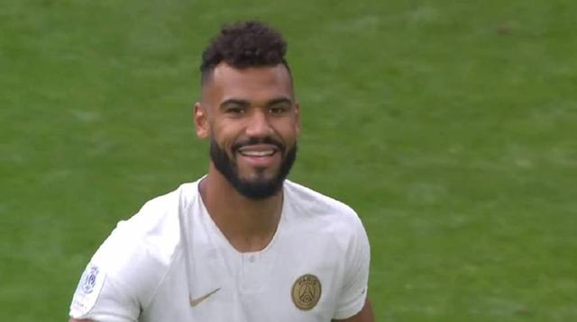 C罗被罚下后，爱尔兰一酒吧盛况：球迷鼓掌庆祝+击掌拥抱（C罗染红后，爱尔兰酒吧沸腾：球迷鼓掌欢呼、击掌相拥）