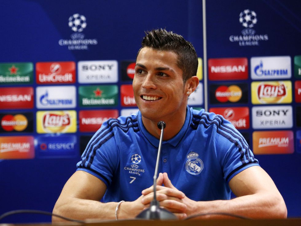 篮球湖人球迷为球队准备应援物（湖人球迷为主队筹备应援物资）